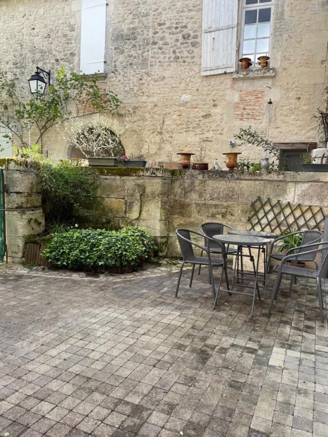 Auberge Du Boisne Villebois-Lavalette Exteriör bild