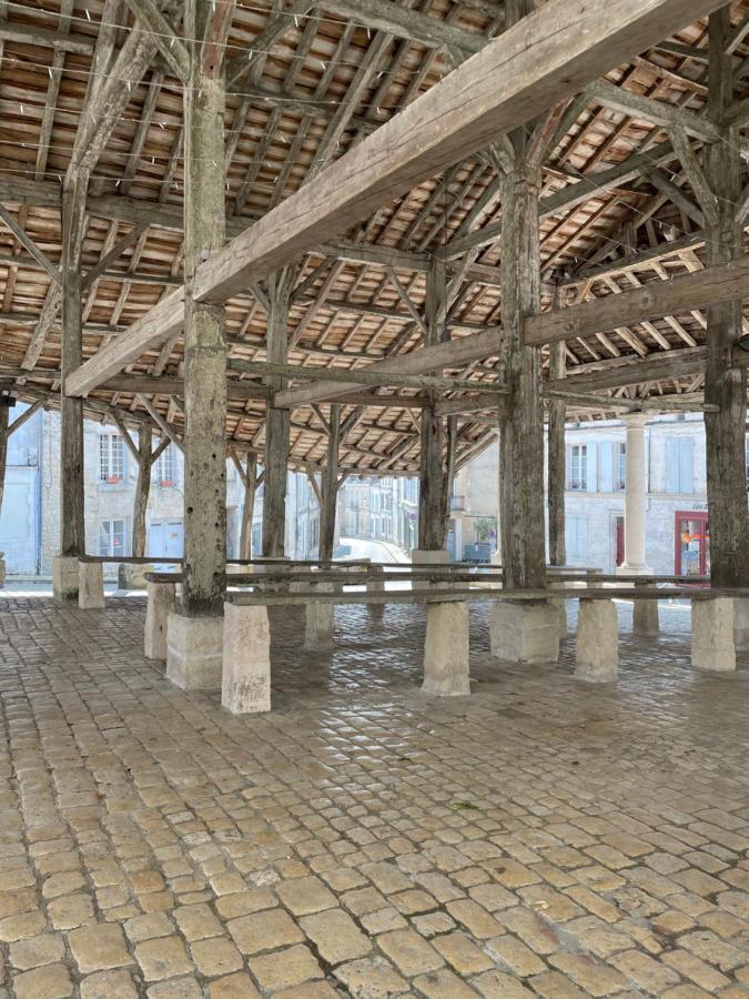 Auberge Du Boisne Villebois-Lavalette Exteriör bild