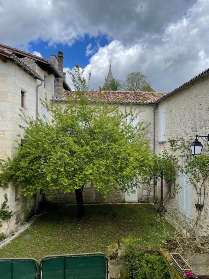 Auberge Du Boisne Villebois-Lavalette Exteriör bild